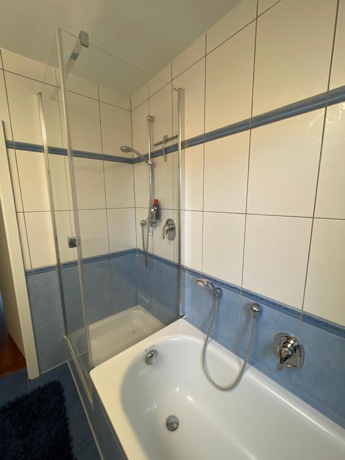 Wohnliches , Behagliches Zimmer Mit Balkon Und Wifi Monchengladbach Exterior photo